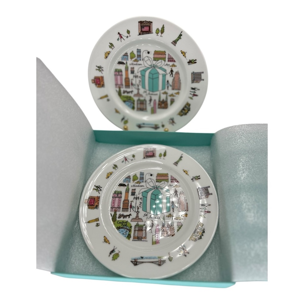 Tiffany & Co. Urban Design White Dinnerware Set - Picture 8 of 14